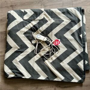 Chevron Pattern Heated Blanket
